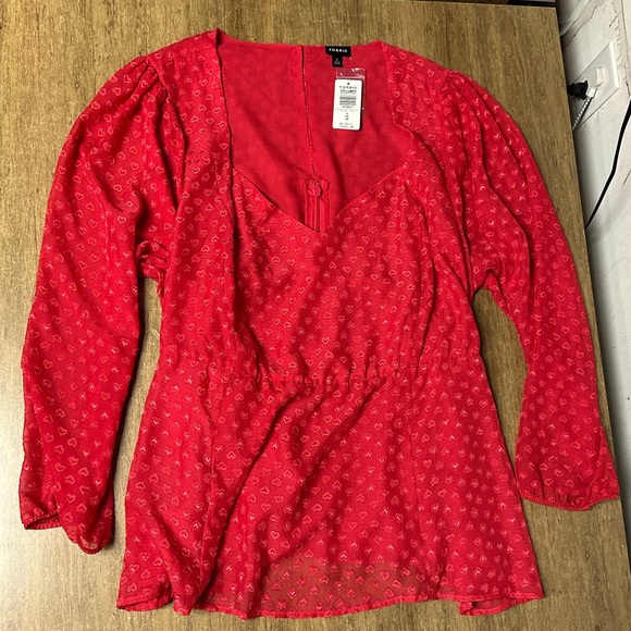 Torrid nwt magenta hot pink heart print Valentine’s Day date magenta blouse top - Picture 2 of 7